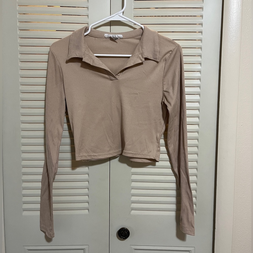 Cropped collared long sleeve shirt